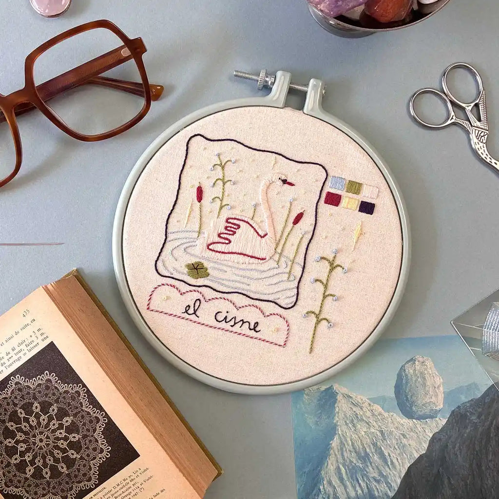 Kit de Broderie + Guide Numérique, Motif Original en Édition Limitée